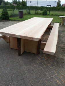 Buitentafel van Douglas hout